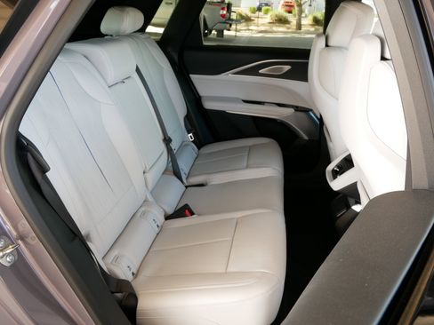 Used 2025 Cadillac Lyriq Luxury image 14