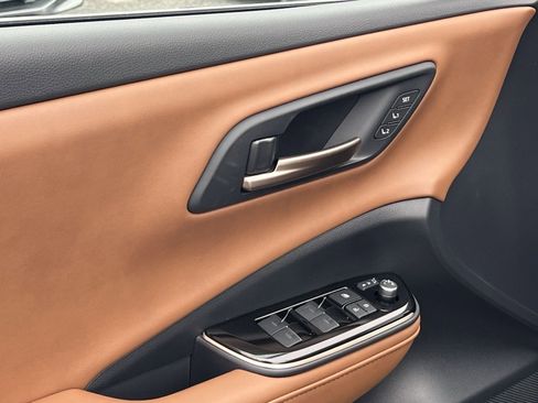 New 2025 Toyota Crown Signia image 10