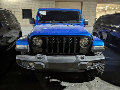 Used 2022 Jeep Gladiator Sport AWD/4WD image 2