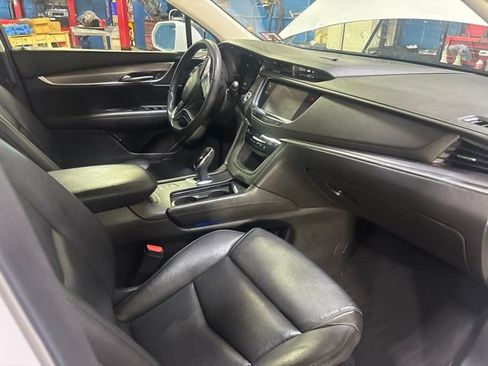 Used 2018 Cadillac XT5 Luxury w/ Driver Awareness Package AWD/4WD image 6