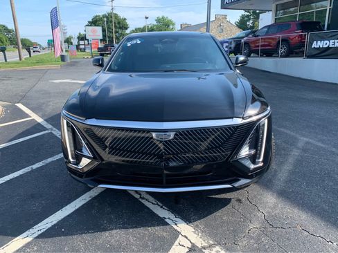 Used 2024 Cadillac Lyriq Luxury w/ LPO, Floor Liner Package AWD/4WD image 2