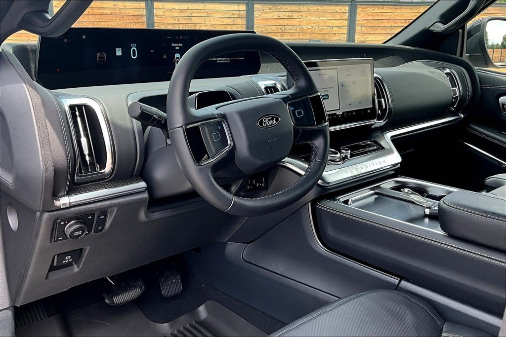 New 2026 Ford Expedition Platinum w/ Stealth Appearance Package AWD/4WD image 6