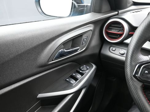 Used 2025 Chevrolet Trax RS image 29