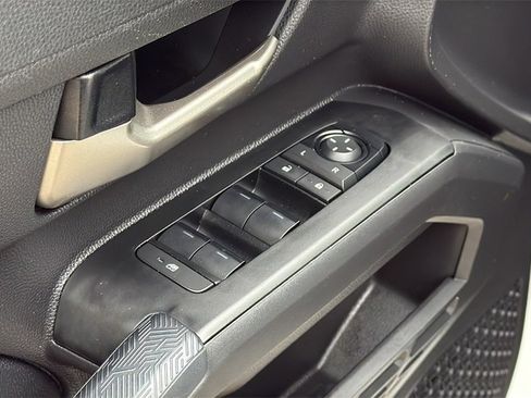 Used 2025 Toyota Tacoma TRD Sport image 11