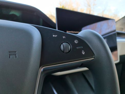 Used 2023 Tesla Model X Plaid image 22