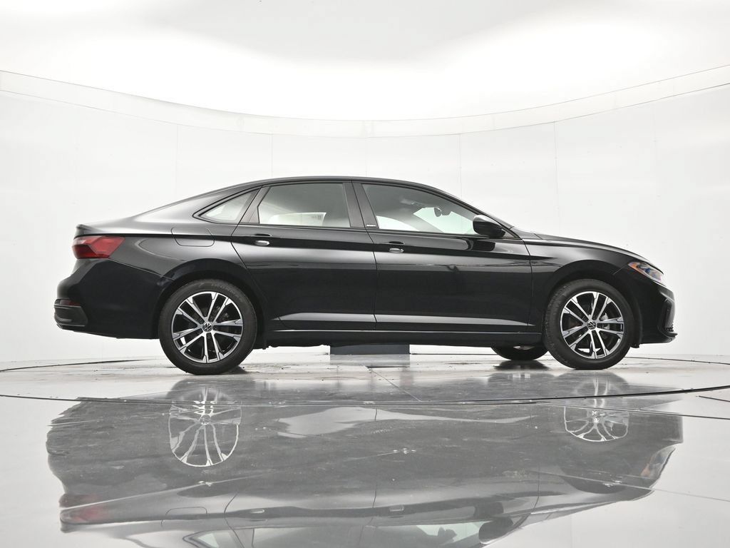 Used 2025 Volkswagen Jetta Sport FWD image 39