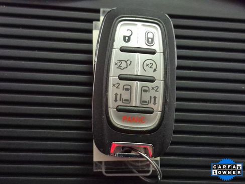 Used 2024 Chrysler Pacifica Touring-L image 27