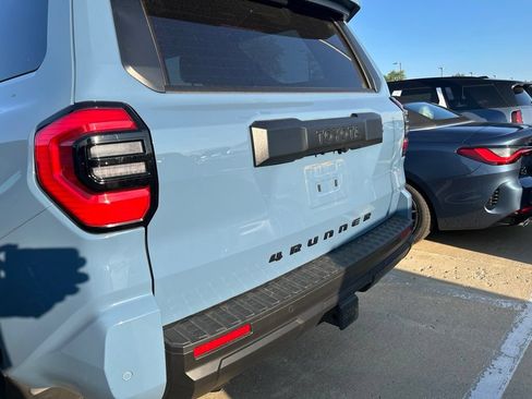 Used 2025 Toyota 4Runner TRD Off-Road Premium AWD/4WD image 5