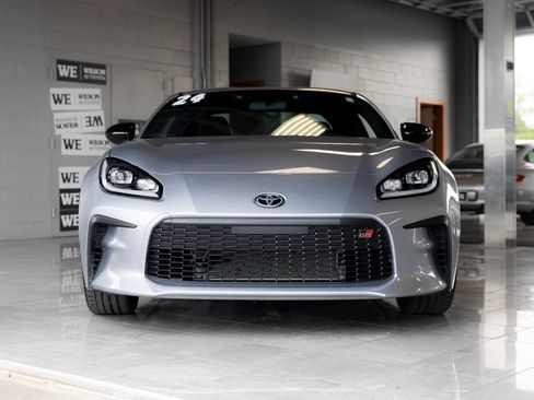 Used 2024 Toyota GR86 Premium RWD image 4