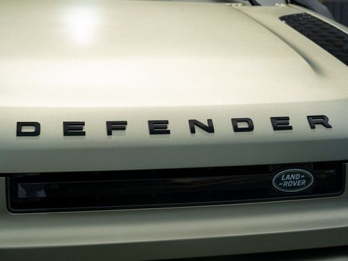 Used 2020 Land Rover Defender 110 SE AWD/4WD image 6