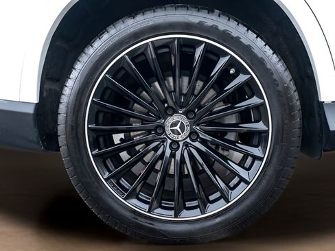 Used 2024 Mercedes-Benz GLC 300 4MATIC w/ AMG Line image 34