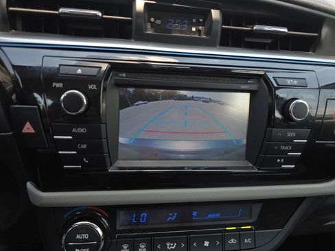 Used 2016 Toyota Corolla LE FWD image 21