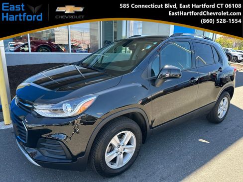 Used 2021 Chevrolet Trax LT w/ Premium Seat Package AWD/4WD image 1