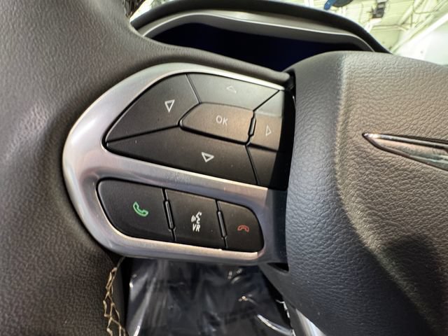 Used 2023 Chrysler Pacifica Touring-L FWD image 20