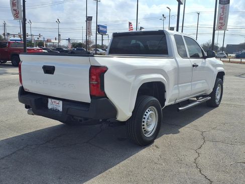 Used 2025 Toyota Tacoma SR image 5