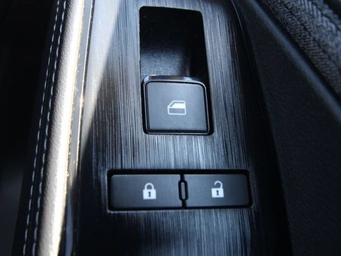Used 2023 Nissan Rogue SV AWD/4WD image 22