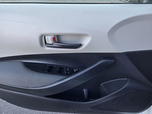 Used 2022 Toyota Corolla LE image 17