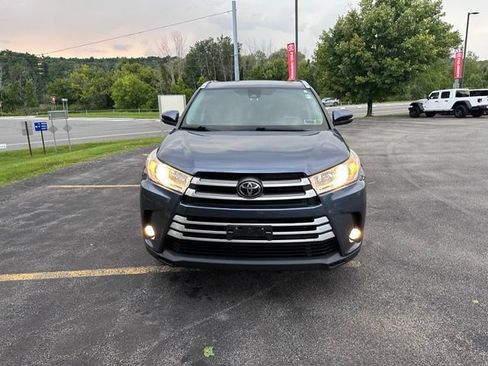 Used 2019 Toyota Highlander XLE AWD/4WD image 8