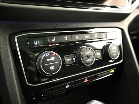 Used 2020 Volkswagen Atlas Cross Sport SEL Premium image 20