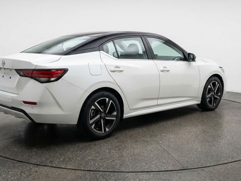 Used 2025 Nissan Sentra SV image 9
