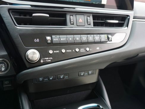 Certified 2025 Lexus ES 300h w/ Premium Package image 18