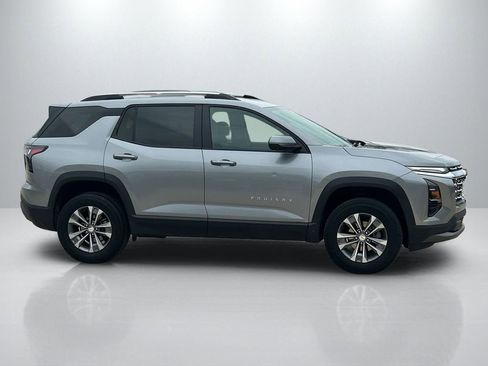 Used 2025 Chevrolet Equinox LT w/ Convenience Package II FWD image 4