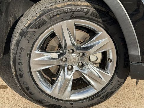 Used 2015 Toyota Highlander Limited image 10