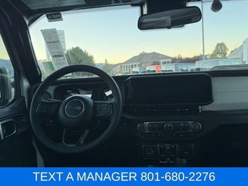Used 2025 Jeep Gladiator Sport AWD/4WD image 27