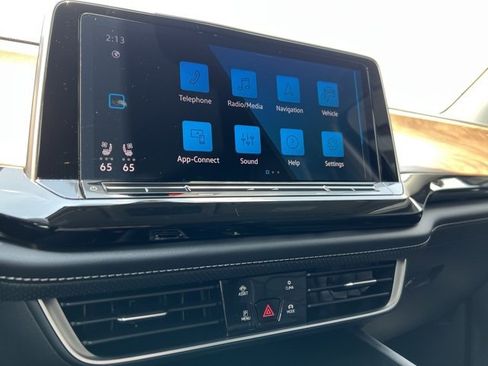 Used 2025 Volkswagen Atlas SE image 13