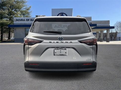 Used 2024 Toyota Sienna XLE image 5