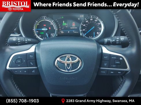 Used 2022 Toyota Highlander XLE AWD/4WD image 23