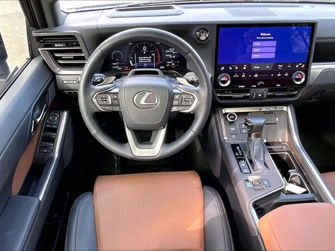 Used 2025 Lexus GX 550 image 5