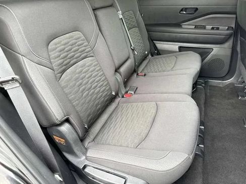 Used 2025 Nissan Pathfinder SV FWD image 27