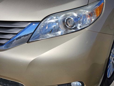 Used 2011 Toyota Sienna XLE image 7