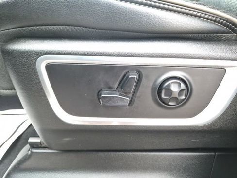 Used 2019 RAM 1500 Laramie AWD/4WD image 16