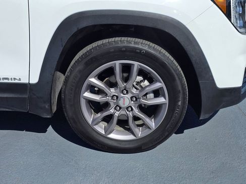 Used 2024 GMC Terrain SLT AWD/4WD image 9