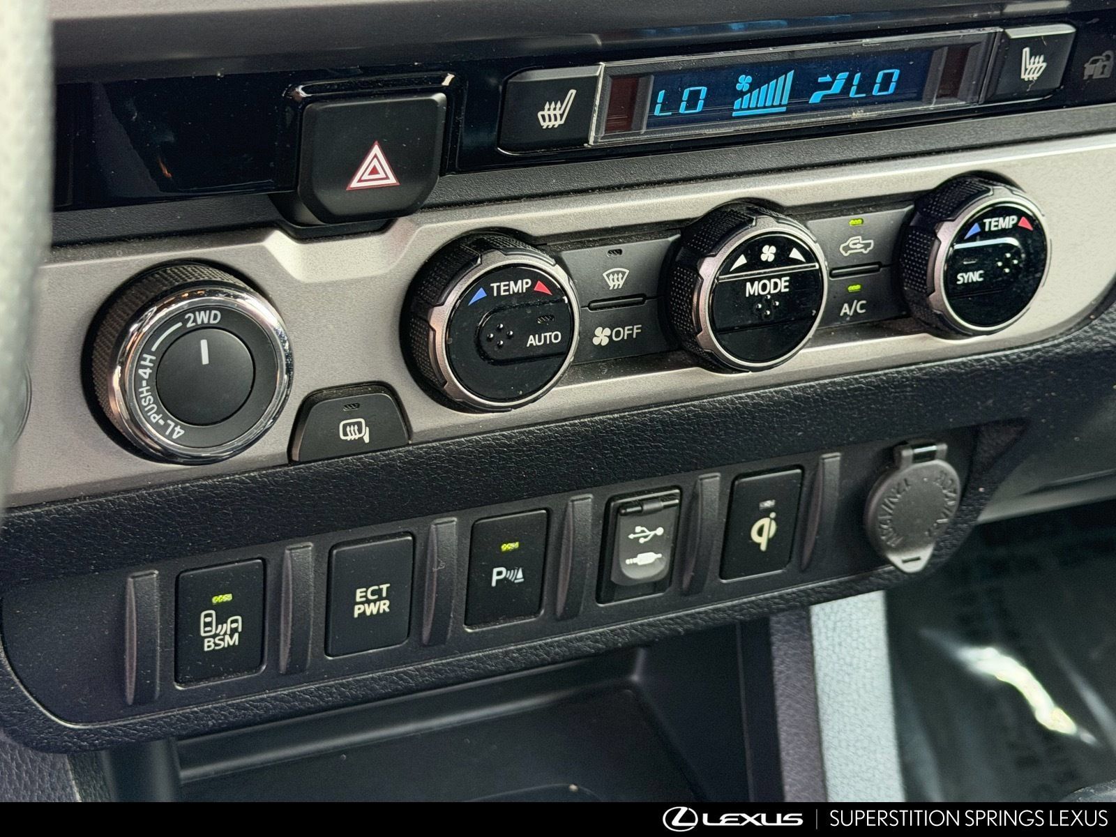 Used 2016 Toyota Tacoma Limited w/ Towing Package AWD/4WD image 29