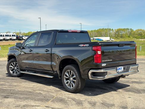Used 2022 Chevrolet Silverado 1500 LT AWD/4WD image 2