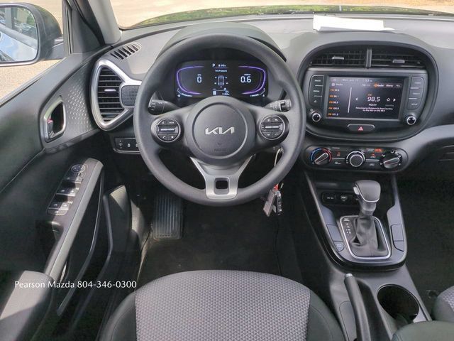 Used 2025 Kia Soul LX w/ LX Technology Package FWD image 17