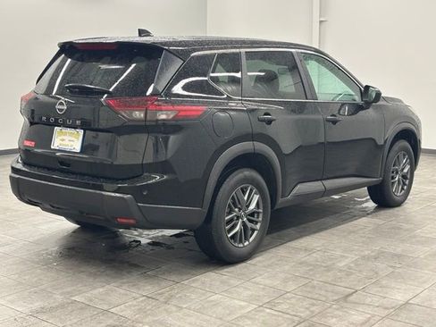 Used 2024 Nissan Rogue S FWD image 2