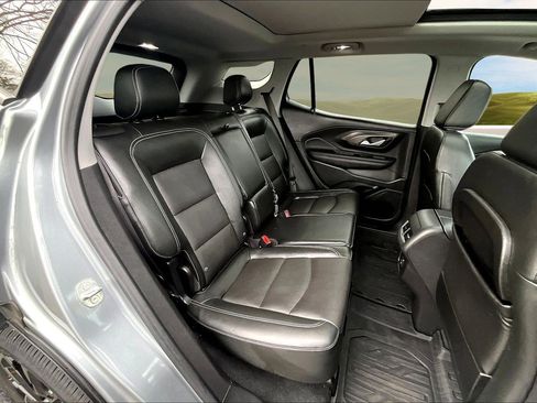 Used 2023 GMC Terrain SLT w/ Tech Package image 16