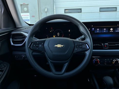 Used 2025 Chevrolet TrailBlazer LT image 28