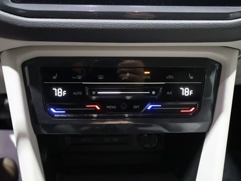 Used 2022 Volkswagen Tiguan SE image 28