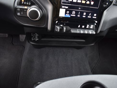 Used 2024 RAM 2500 Big Horn w/ Night Edition image 21