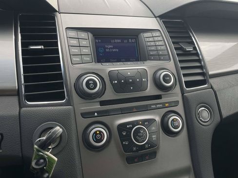 Used 2015 Ford Taurus SEL FWD image 28