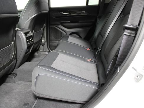 Used 2023 Jeep Grand Cherokee Laredo image 25