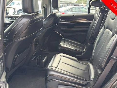 Used 2023 Jeep Grand Cherokee L Limited w/ Luxury Tech Group II AWD/4WD image 12