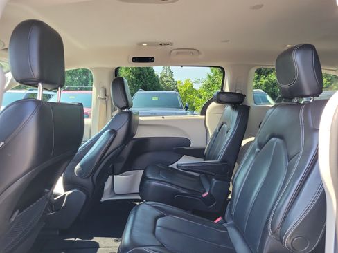Used 2021 Chrysler Voyager Lxi FWD image 11