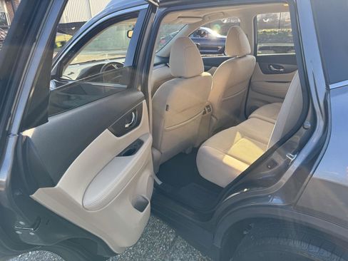 Used 2018 Nissan Rogue SV image 14