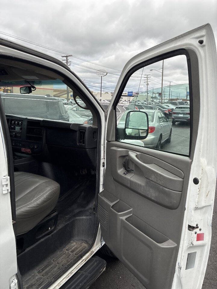Used 2015 Chevrolet Express 2500 LS RWD image 10